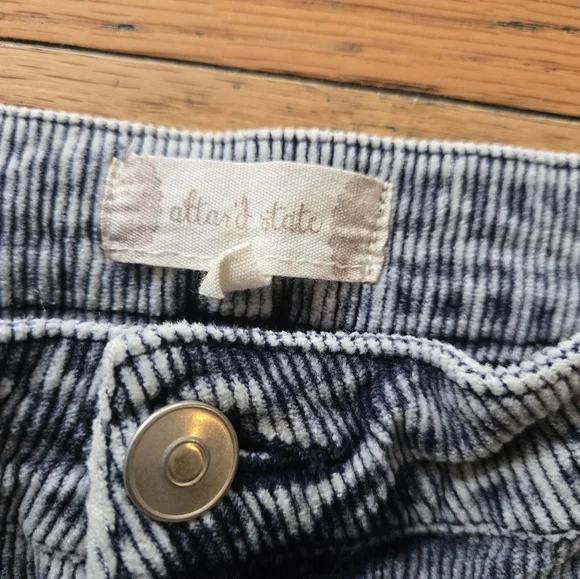 Women's Gray Flared Jeans - Picture 3 of 3